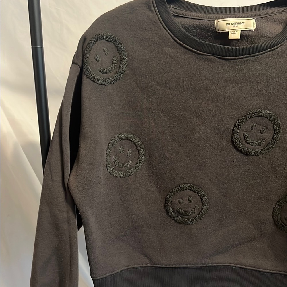 🖤 No Comment NY-LA Black Smiley Face Sweatshirt – Size L - Picture 4 of 6